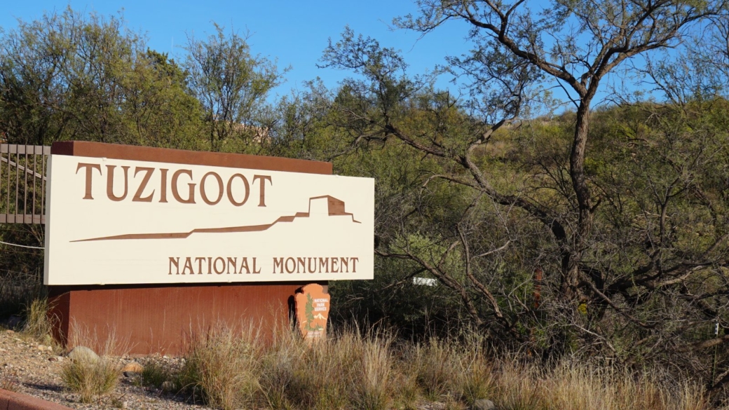 Panneau à l'entrée du Tuzigoot National Monument, près de Sedona, dans l'Arizona.