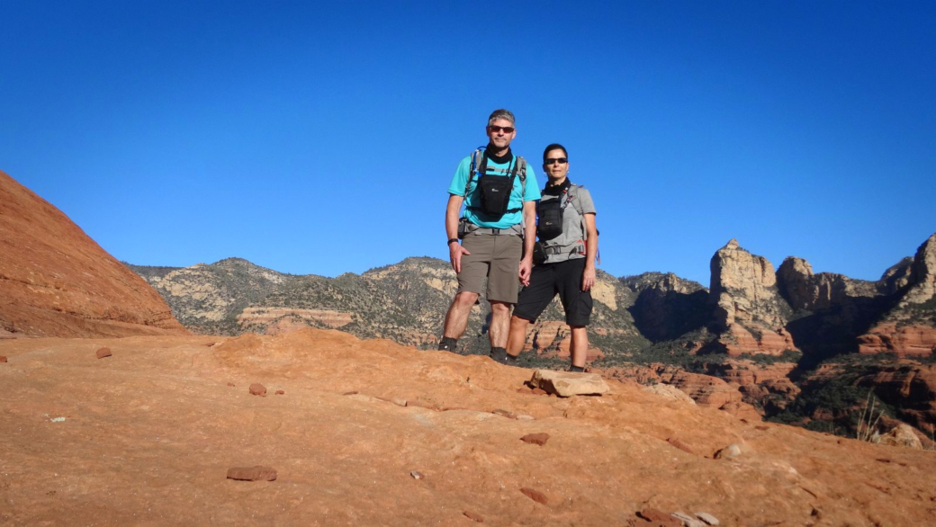 Stefano et Marie-Catherine quelques part dans Loy Canyon, près de Sedona, dans l'Arizona.