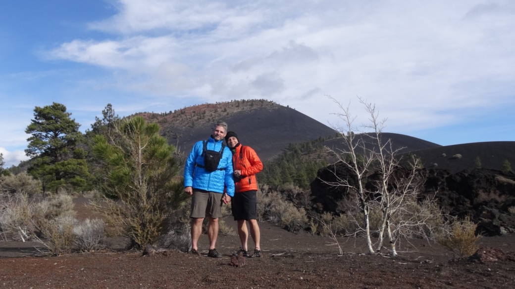 Stefano et Marie-Catherine frigorifiés à Sunset Crater Volcano National Monument.