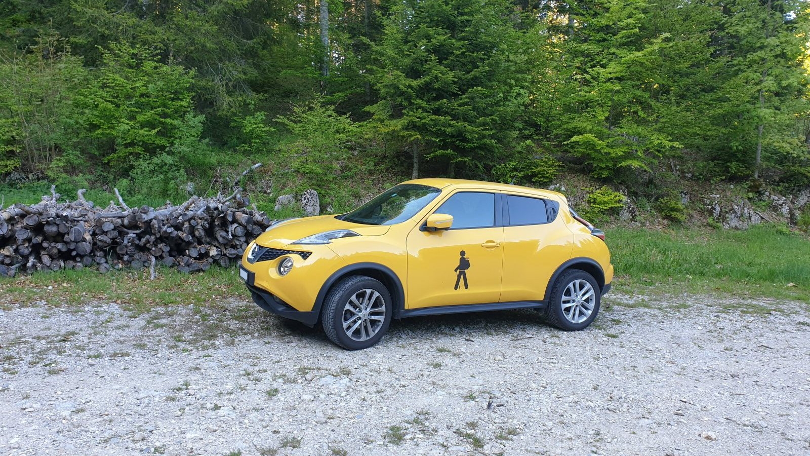 Voiture sur le parking – vers Petra Felix