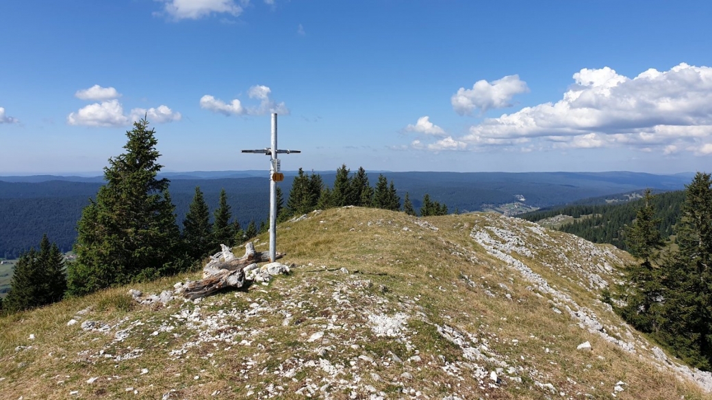 La croix du summet du Noirmont des Français.