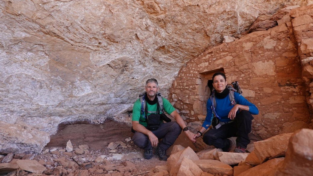 Stefano et Marie-Catherine à Fortress Ruin, dans le Grand Gulch.