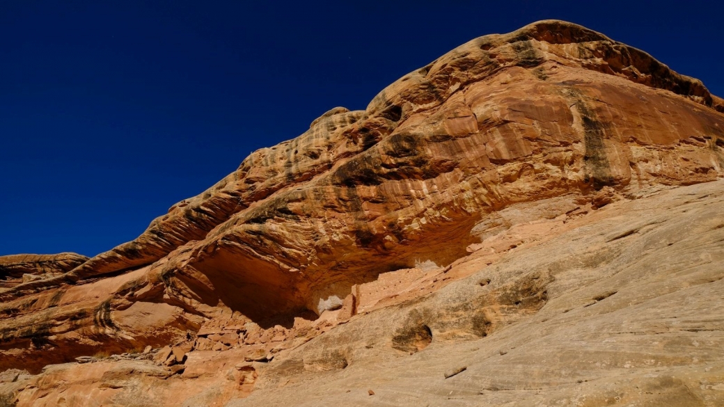 Belle vue d'ensemble sur Fortress Ruin, un magnifique site situé dans le Grand Gulch, en aval de Polly's Island..