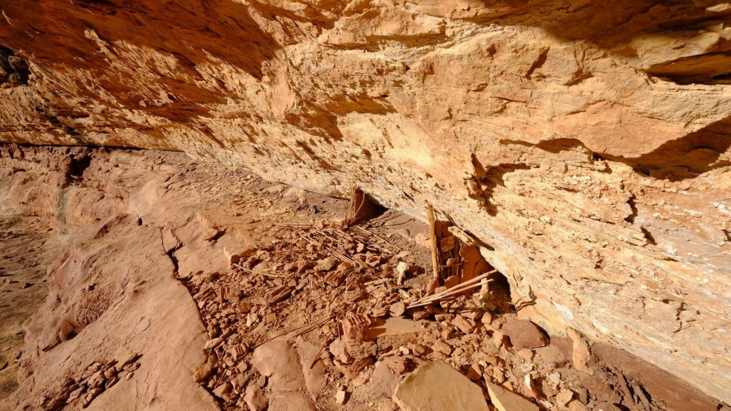 Cette pauvre ruine du site de Fortress Ruin, a subi les affres du temps. La structure en jacal est bien visible.