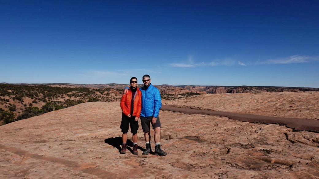 Stefano et Marie-Catherine sur le Sandal Trail, à Navajo National Monument.