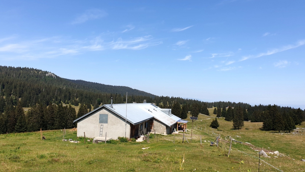 Le chalet d'alpage du Pré de Ballens.