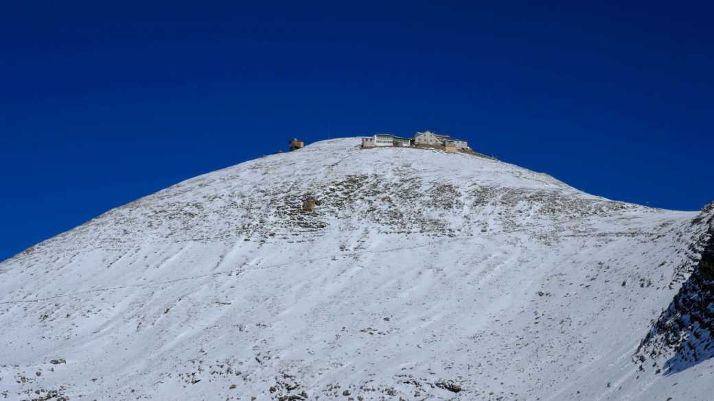 Le sommet du Faulhorn avec son hôtel de montagne.