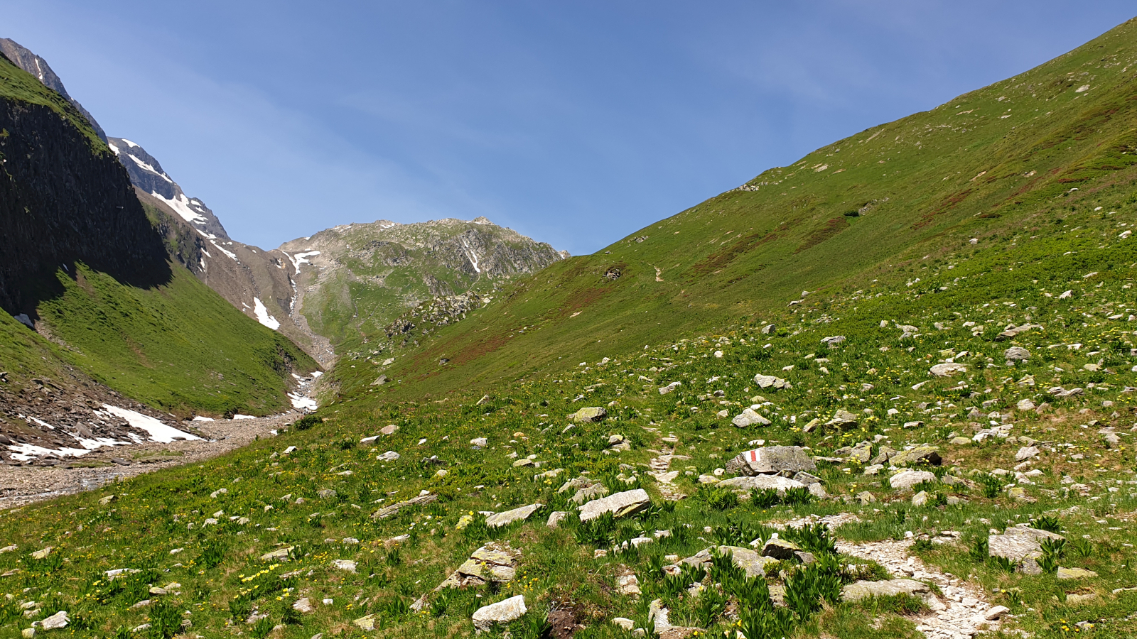 Protection en mousse pour le mur derrière le lit Montagnes - vert 