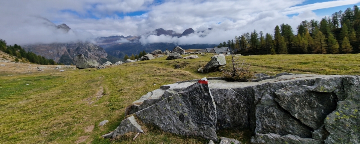 Alpe Buscagna et Lago Nero depuis Goglio