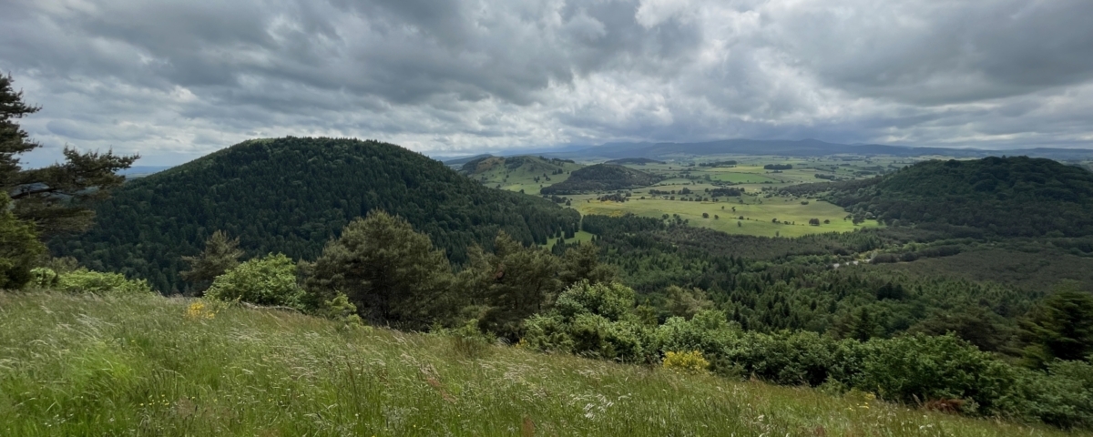 Le Puy de Charmont et le Puy de Vichatel