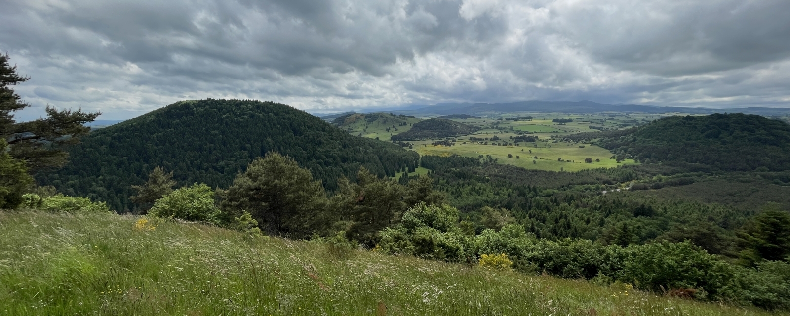 Le Puy de Charmont et le Puy de Vichatel
