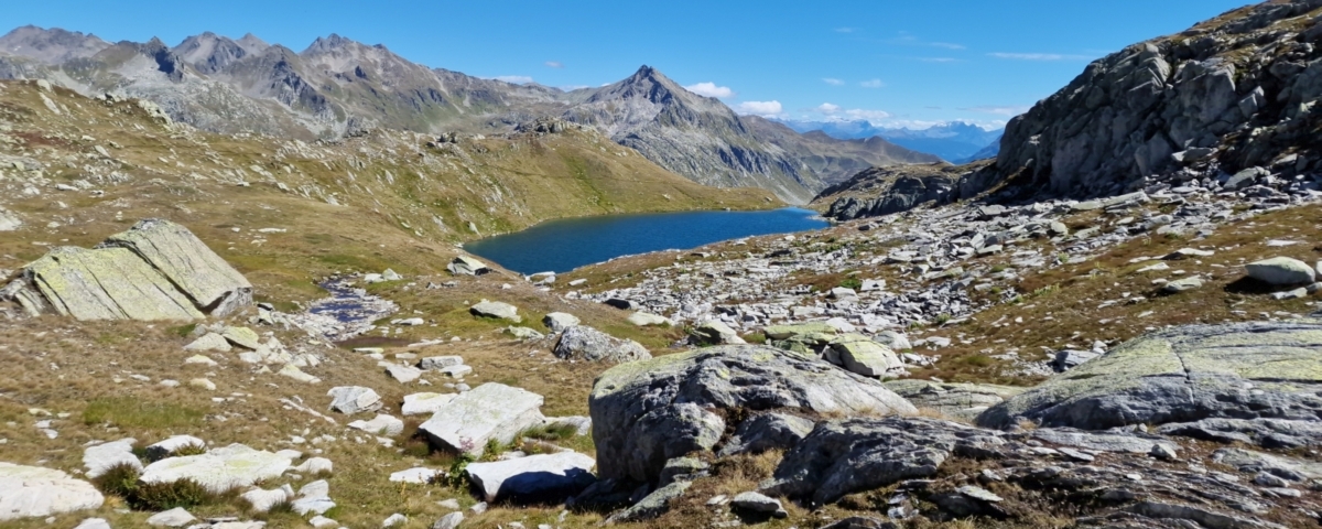 Tour des 5 lacs depuis le col du Saint Gothard
